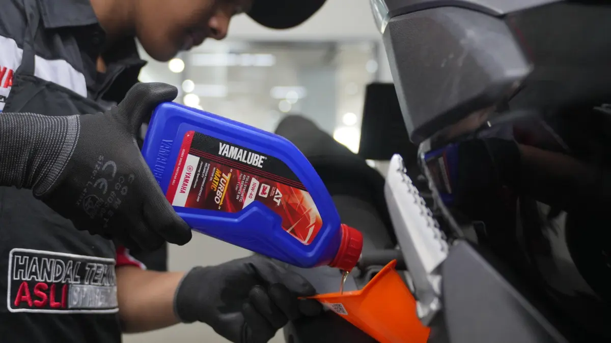 Pengecekan dan servis kendaraan sebelum touring merupakan langkah penting untuk meminimalisir risiko kendala di perjalanan.(Dok Yamaha)
