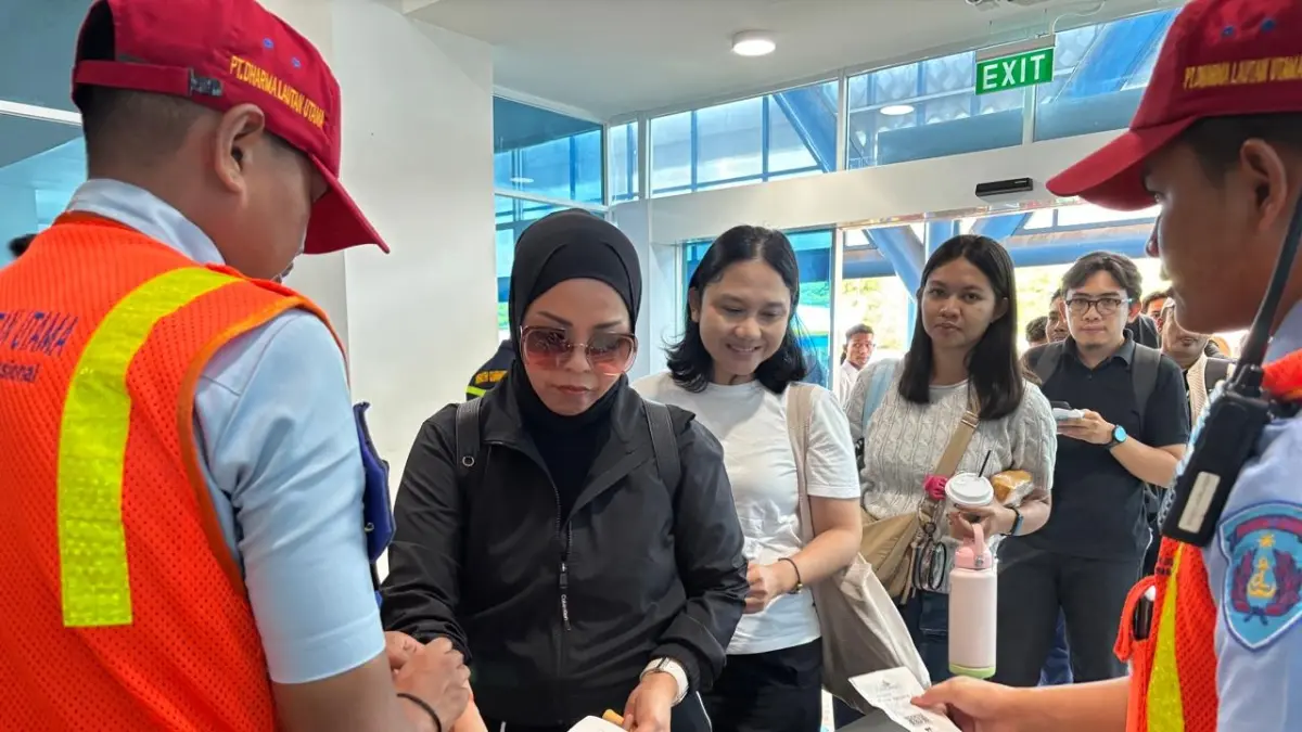 DIAPRESIASI: Wakil Ketua I DPRD Sulteng Hj Arnila H Moh Ali bersama rombongan Komisi III DPRD Sulteng, memilih jalur laut menuju Samarinda, Kalimantan Timur, diapresiasi.(FOTO: HUMAS DPRD SULTENG/RADAR PALU)