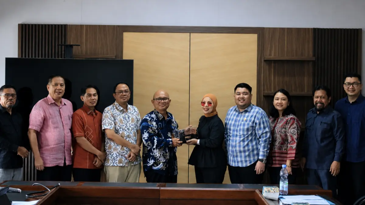 Komisi III DPRD Sulteng saat studi komparasi Ranperda Jalan Tambang di DPRD Kalimantan Timur, Samarinda.(Istimewa/Radar Palu)