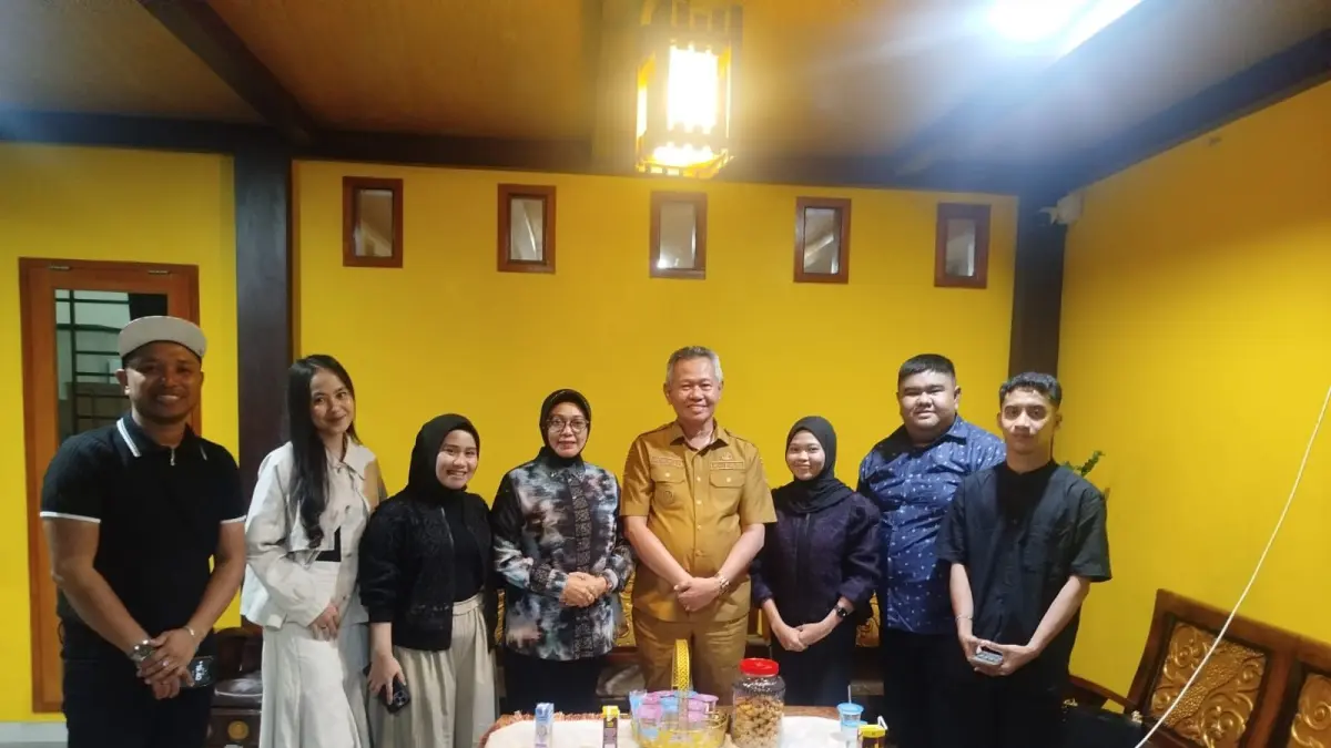 MENDUKUNG: Bupati Sigi, Moh. Rizal Intjenae, saat melepas tiga anak muda sigi menuju ajang DA 2026.(FOTO: ANGEL SUMBARA/RADAR PALU).