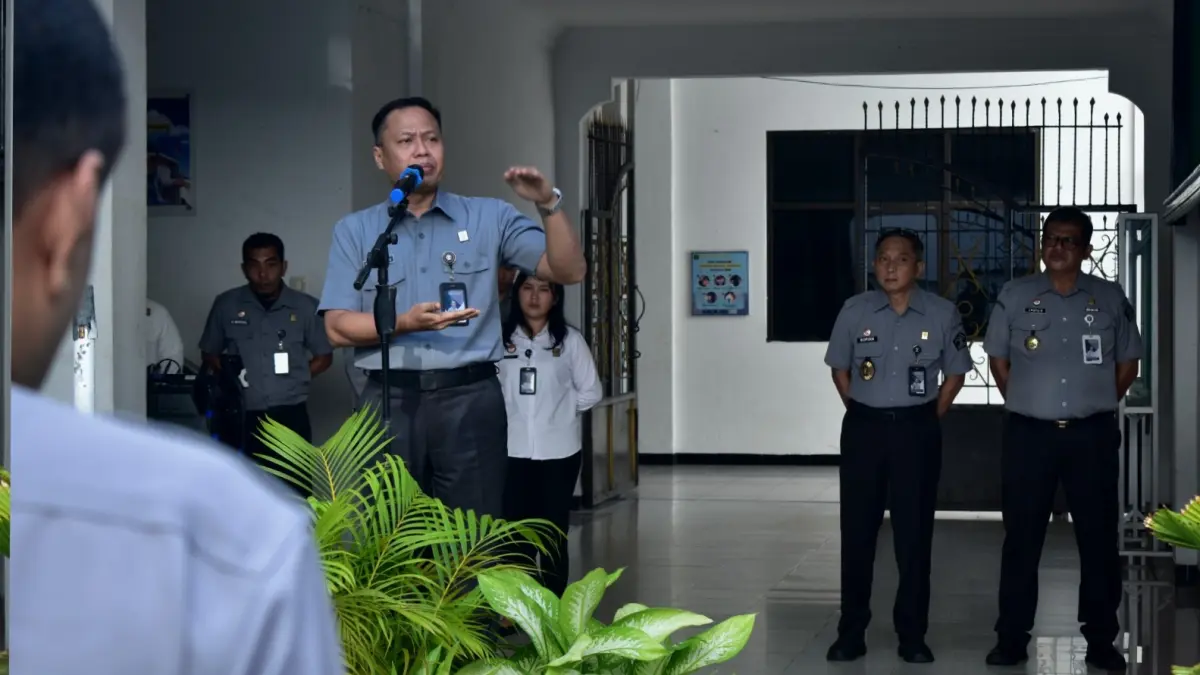 apel pagi di Lapangan Upacara Kemenkum Sulteng, Senin (11/5/2026).