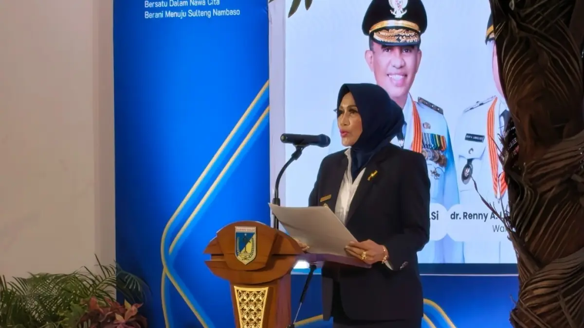 Kepala BKD Sulawesi Tengah Hj. Sitti Asma Ul Husna Syah menyampaikan laporan pada pelantikan pejabat eselon II di Palu, Senin (11/5/2026). (BKD Sulteng)