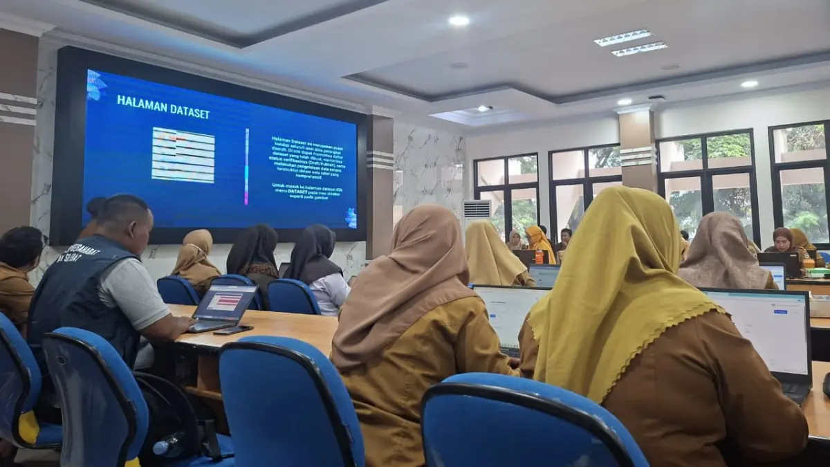 Sekda Kota Palu Irmayanti Pettalolo menekankan penguatan Satu Data Kota Palu kepada seluruh OPD. (Annisa Tri YusnidaRadar Palu)