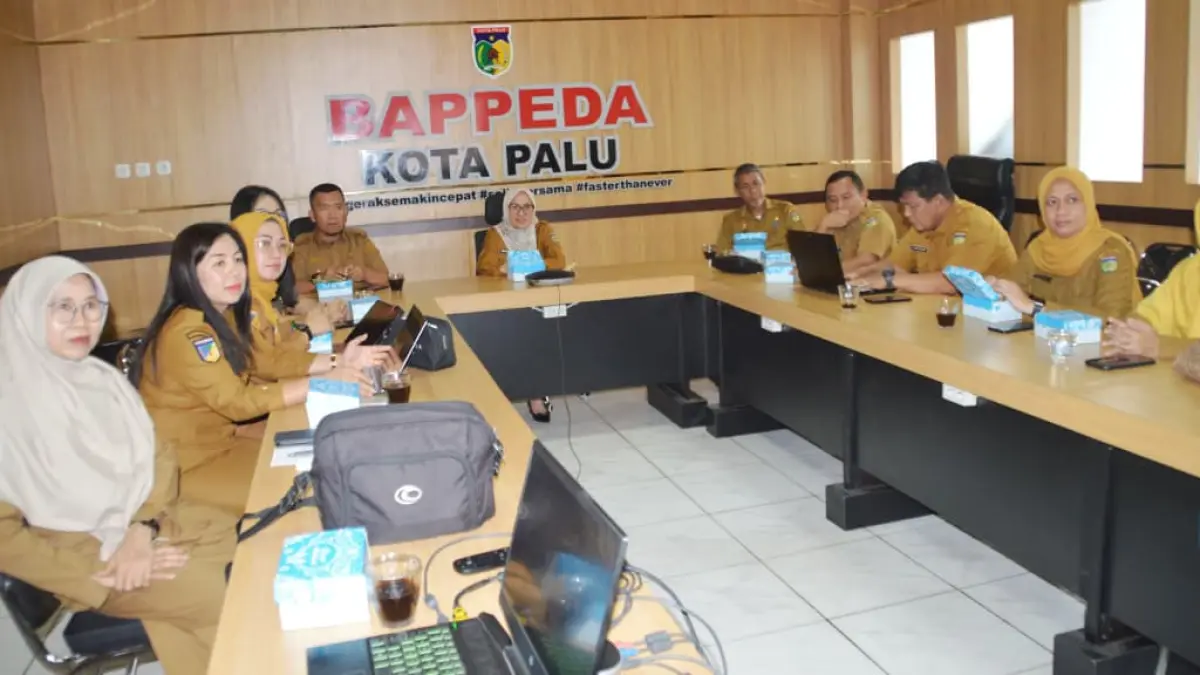 Sekda Kota Palu Irmayanti Pettalolo mengikuti peluncuran Buku Pendidikan Antikorupsi bersama rakor inflasi Kemendagri. (Humas Pemkot Palu)