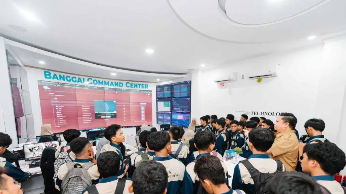 KUNJUNGAN: Mahasiswa PPL dari FISIP Untad melakukan kunjungan di Command Center Banggai, Senin (11/5/2026).(FOTO: NENDRA PRASETYA/RADAR PALU). 