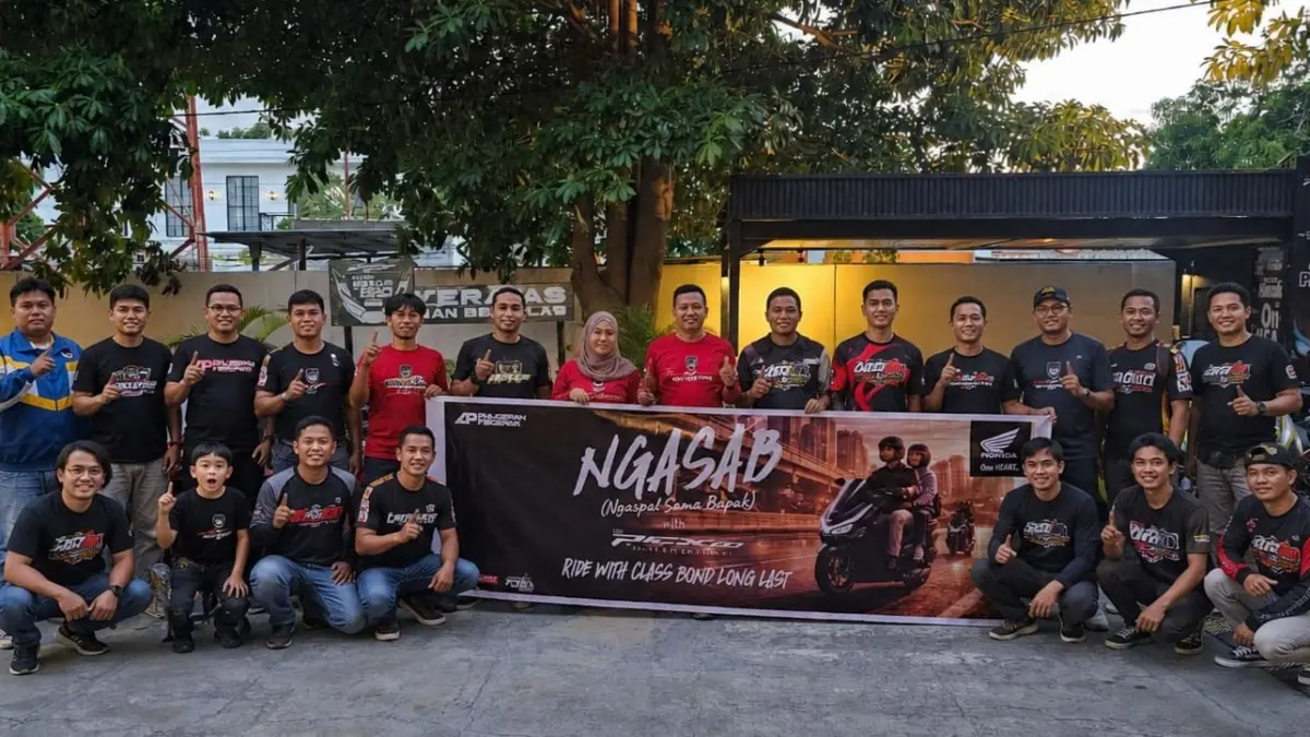 Pengguna Honda PCX 160 mengikuti rolling city dalam kegiatan NGASAB yang digelar Honda Sulteng di Kota Palu. Acara ini menghadirkan pengalaman berkendara premium sekaligus mempererat komunitas Honda. (Istimewa)