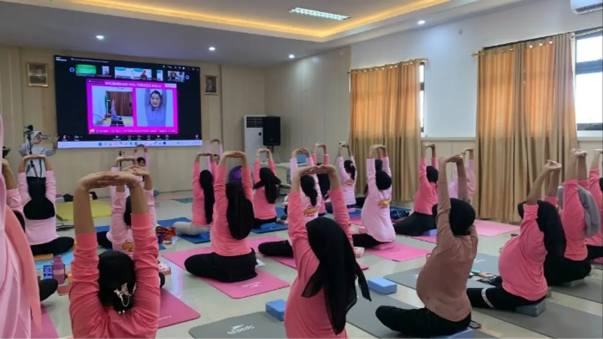 Praktik Pengembangan Program Unggulan Tahun 2026 dengan tema “Inovasi Asuhan Kebidanan Berbasis Yoga dalam Mendukung Kesehatan Sistem Kardiovaskuler”, Selasa (12/5/2026).
