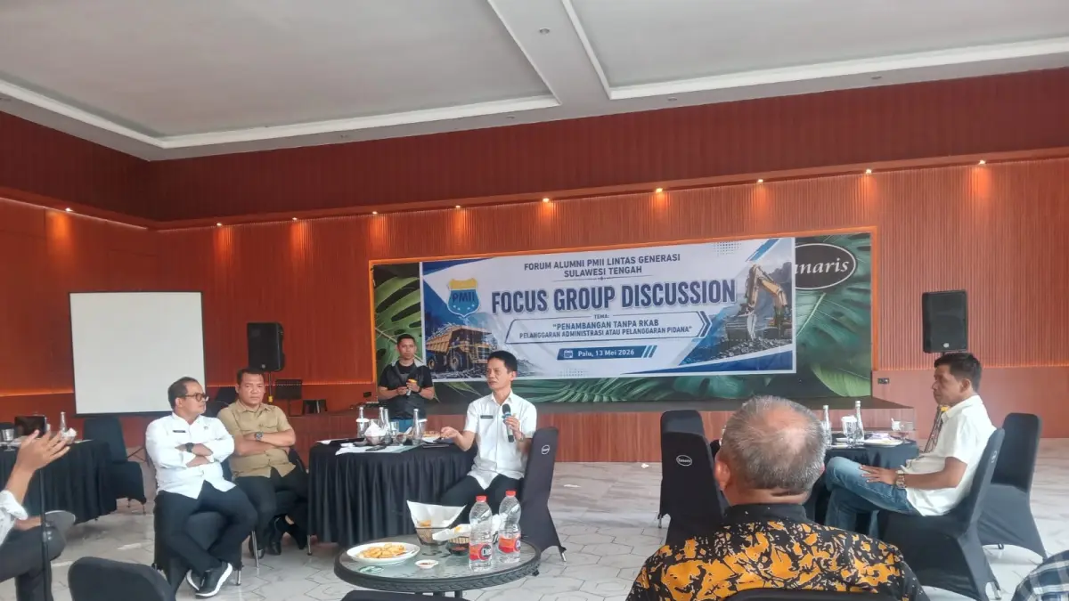 DISKUSI: Suasana diskusi Pertambangan Tanpa RKAB Pelanngaran Administrasi atau Pelanggaran Pidana, digelar PMII Sulteng, menghadirikan tiga narasumber.(FOTO: MUCHSIN SIRADJUDIN/RADAR PALU).