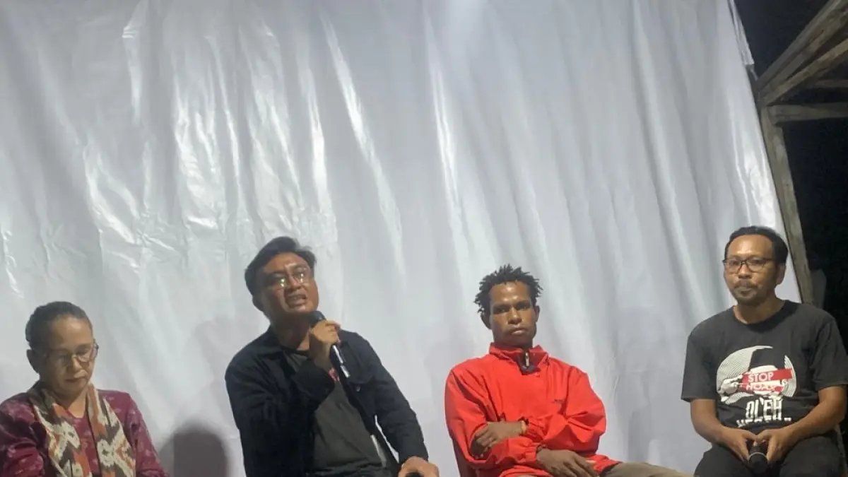 Diskusi usai nonton bareng film "Pesta Babi" yang digelar di Rumah Jurnalis Palu, Rabu malam (13/5/2026).(ANDIKA NUR HIKMAH/ RADAR PALU)