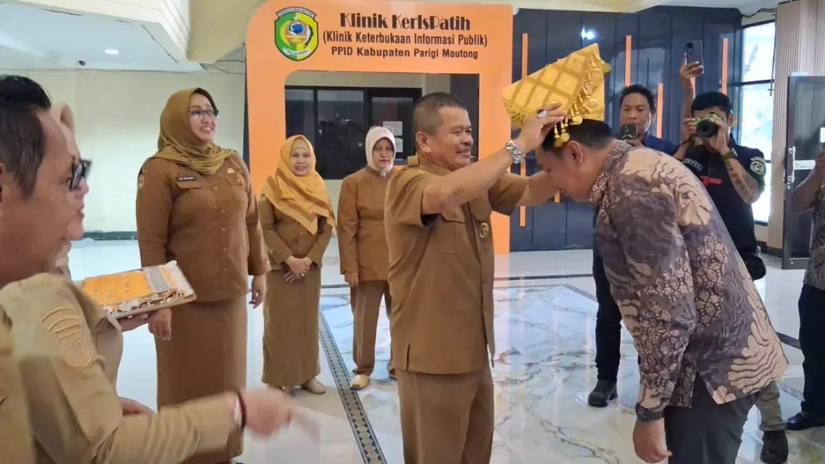 KUNJUNGAN: Wakil Bupati Parigi Moutong H. Abdul Sahid menerima kunjungan kerja Wakil Bupati Minahasa Tenggara Fredy Tuda beserta rombongan di Ruang Kerja Wakil Bupati Parigi Moutong, Selasa (12/5/2026).(FOTO: RAHMAT FADHIL/RADAR PALU).
