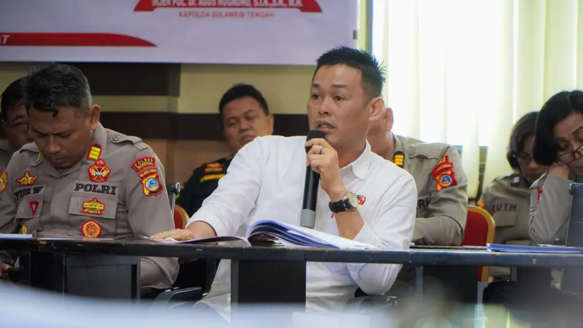MENJELASKAN: Kasat Narkoba Polres Banggai AKP Hasanuddin Hamid, menjelaskan penangkapan seorang tersangka narkoba, Rabu (13/5/2026).(FOTO: NENDRA PRASETYA/RADAR PALU)