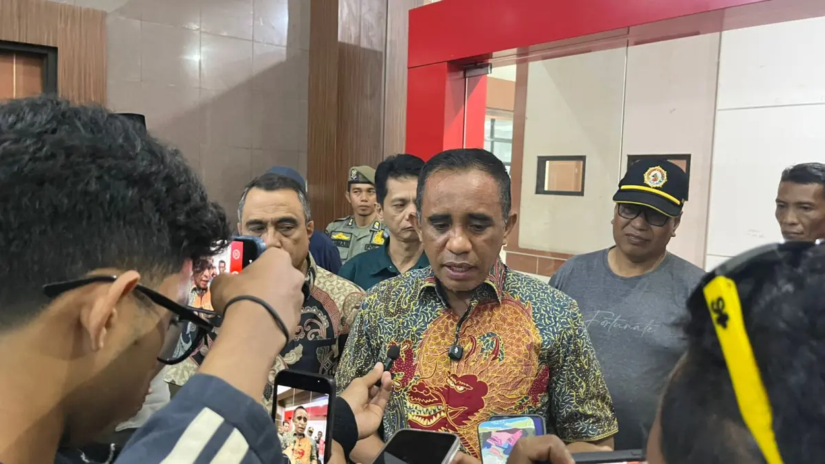 Gubernur Sulteng Anwar Hafid menegur Kadis P2KB drg Herry Mulyadi usai dugaan penghinaan terhadap jurnalis. Kasus ini turut disorot AJI dan KKJ Sulteng. FOTO: IST.