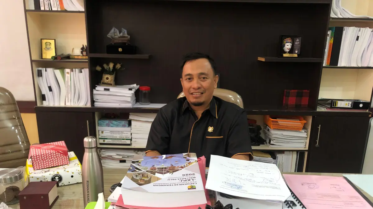 Ketua Komisi B DPRD Kota Palu, Rusman Ramli, menyoroti pelayanan PDAM Avo Kota Palu yang masih menghadapi banyak persoalan distribusi air bersih.(Annisa Wibdy/Radar Palu)