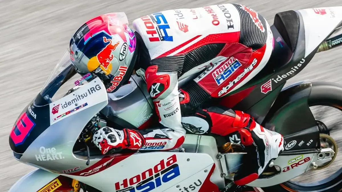 Veda Ega Pratama saat menjalani sesi practice Moto3 Catalunya 2026 di Sirkuit Catalunya Barcelona.