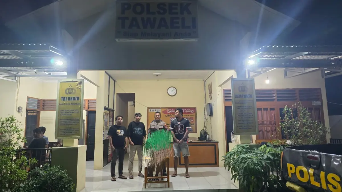 Polsek Tawaeli saat berhasil menangkap seorang terduga Pengedar Narkoba asal Pasangkayu.