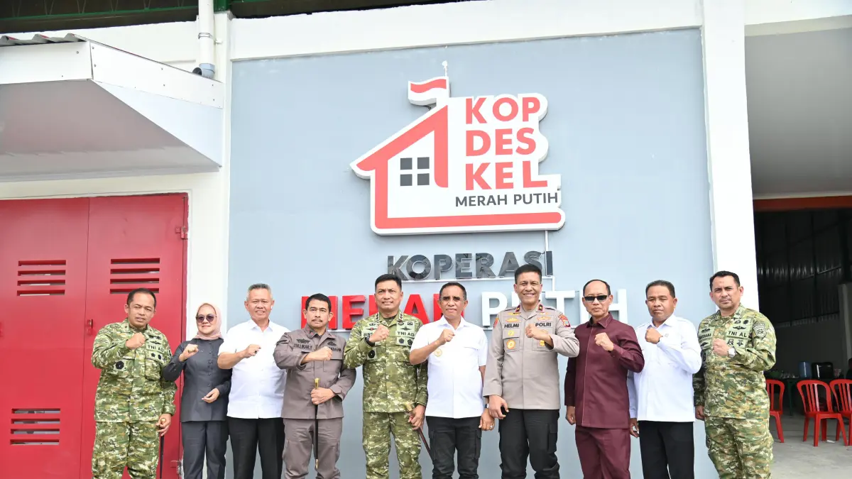 Gubernur Sulawesi Tengah mengikuti peresmian Koperasi Merah Putih dari Desa Lolu, Kabupaten Sigi. (Ro. Adpim Sulteng)