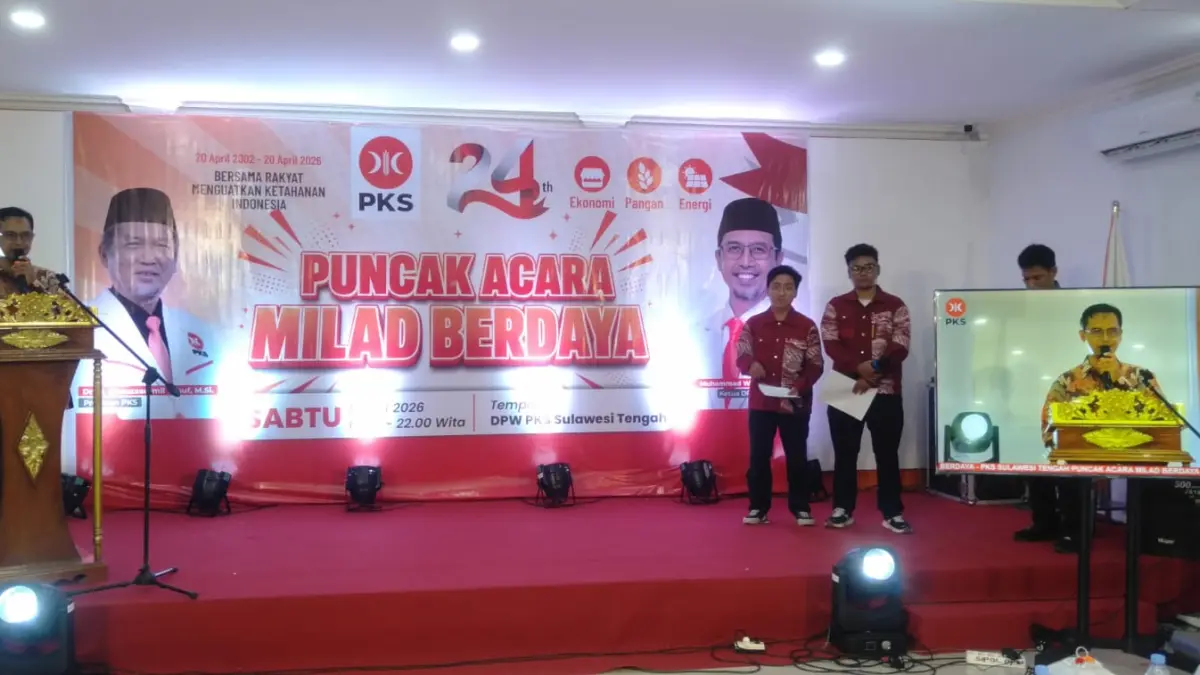 SAMBUTAN: Tampak Ketua DPW PKS Sulteng, ustad Moh. Wahyuddin, saat memberikan sambutan dan arahannya di kegiatan Milad PKS, Sabtu (16/5/2026).FOTO: HUMAS PKS SULTENG/RADAr PALU).