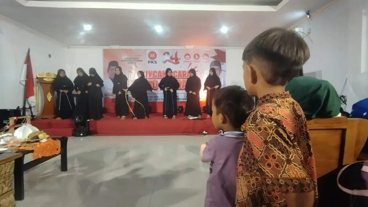 MEMUKAU: SMP Islam Terpadu Al &nbsp;Fahmi Kota Palu, tampil memukau dalam pagelaran teater, dengan tema Berani No More, mengusung permainan rakyat, Sabtu (17/5/2026).(FOTO: HUMAS PKS SULTENG/RADAR PALU)