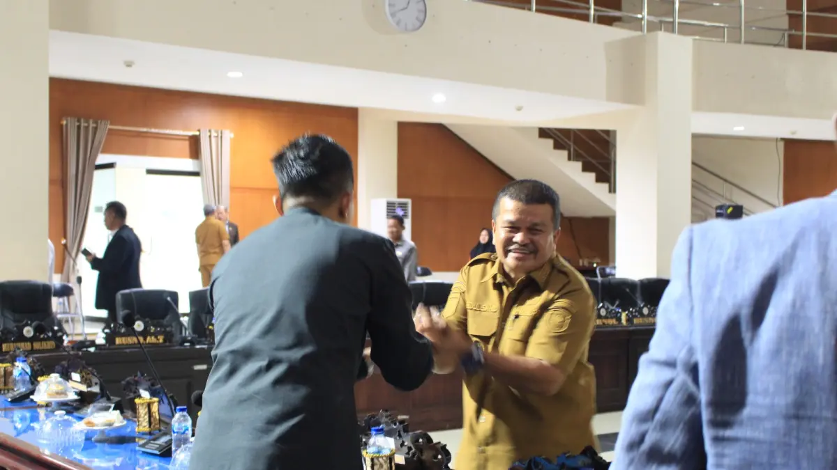 PARIPURNA DPRD: Wabup Parimo H. Abdul Sahid menghadiri rapat paripurna, di DPRD Kabupaten Parimo, dengan agenda penyampaian hasil reses anggota DPRD Masa Persidangan II Tahun Sidang 2025-2026 di ruang rapat utama DPRD Parimo, Senin (18/5/2026).(FOTO: RAHMAT FADHIL/RADAR PALU)