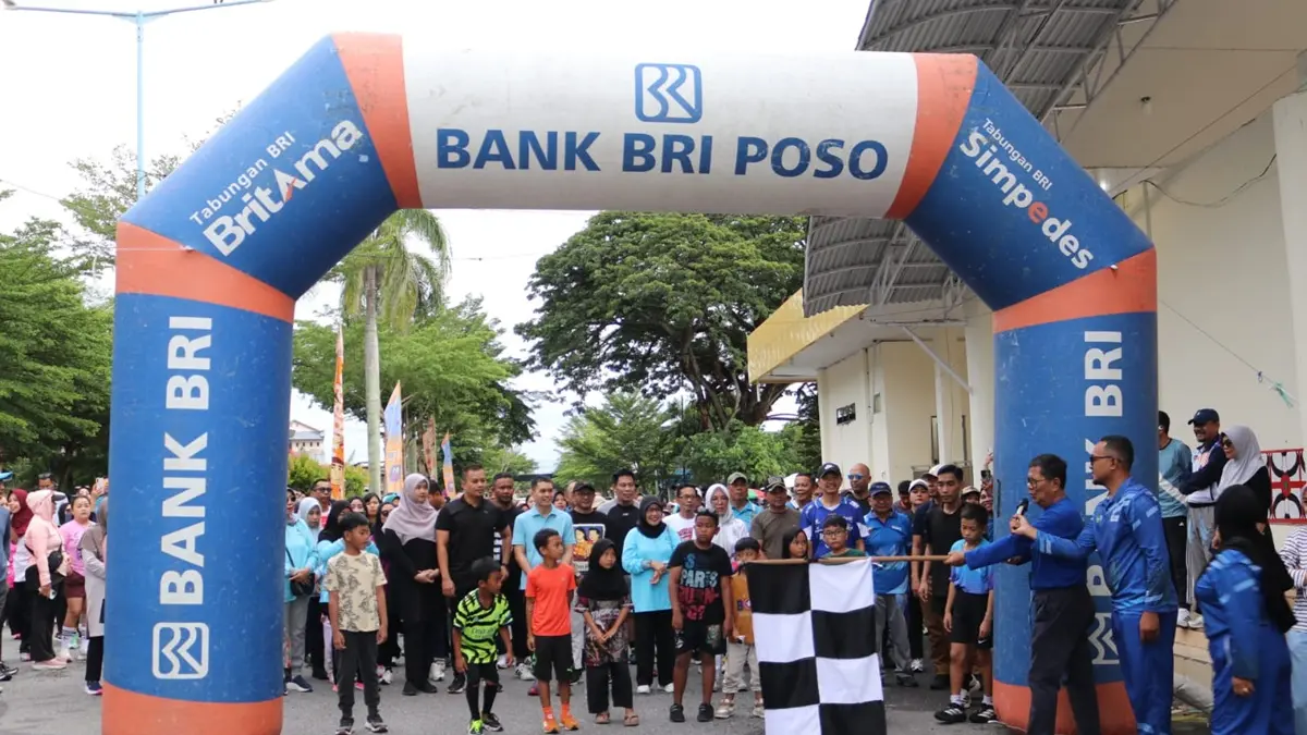 BRI Poso ambil bagian dalam peluncuran perdana Car Free Day Kabupaten Poso dengan menggerakkan gaya hidup sehat sekaligus memperkuat transaksi digital UMKM melalui QRIS. (Istimewa)