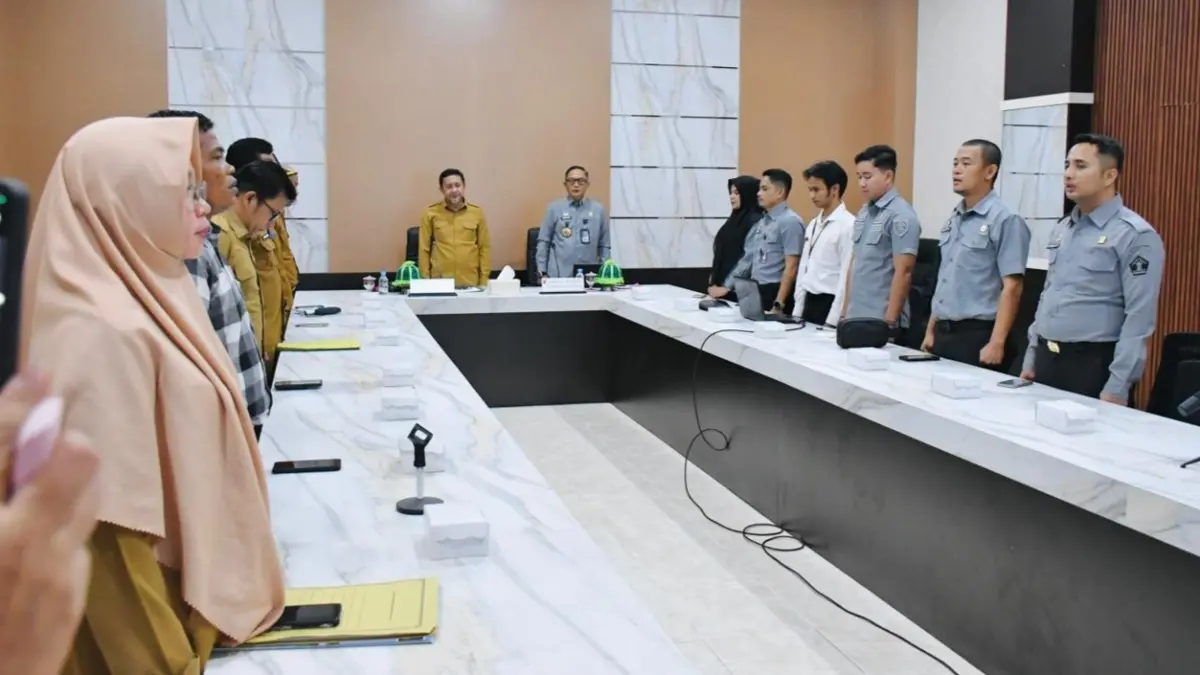 Kanwil Kemenkum Sulteng sosialisasi layanan AHU kepada peserta di Kantor Bupati Tojo Una-Una.(Humas Kemenkum Sulteng)