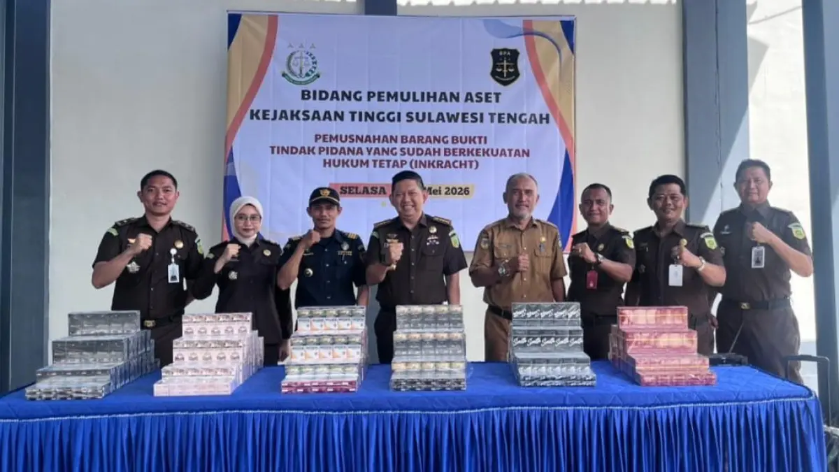 Kejati Sulawesi Tengah memusnahkan 3,2 juta batang rokok ilegal tanpa pita cukai di Rupbasan Palu sebagai bentuk penegakan hukum dan perlindungan penerimaan negara.