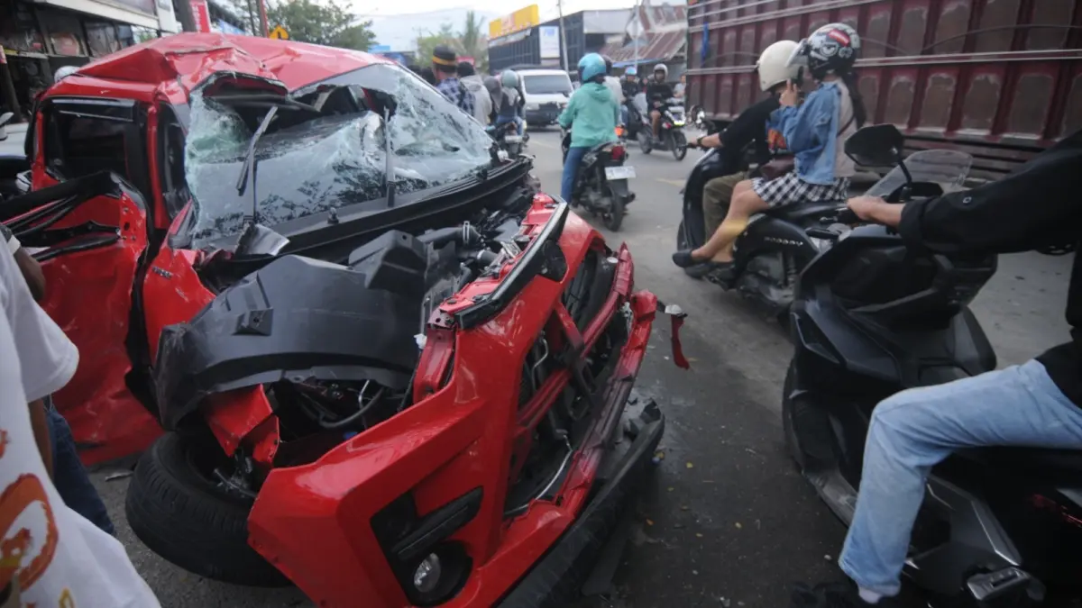MAKAN KORBAN JIWA: Kecelakaan lalu lintas yang terjadi di Jalan Yos Sudarso, Kota Palu, beberapa waktu lalu.(MUGNI SUPARDI)
