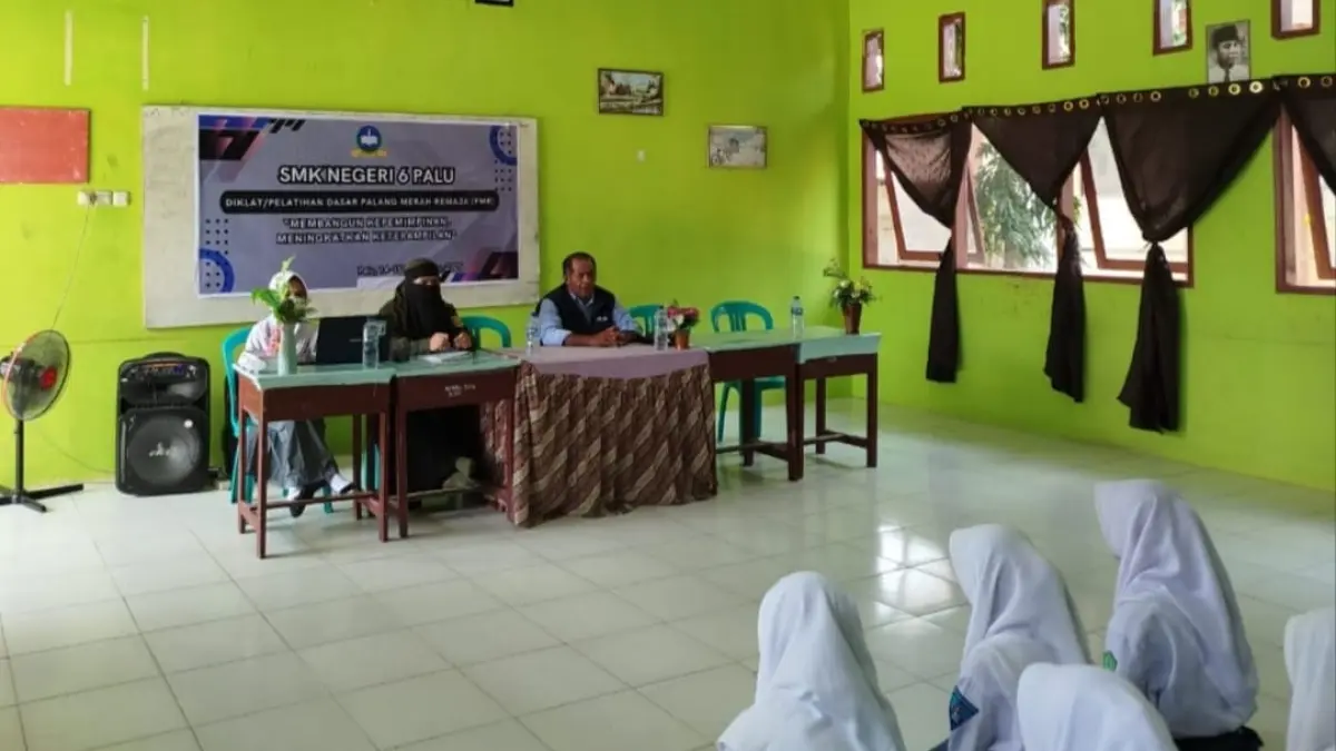 Siswa SMKN 6 Palu mengikuti kegiatan Latihan Dasar Kepemimpinan untuk seleksi organisasi sekolah. (Ade Safitri/Radar Palu)