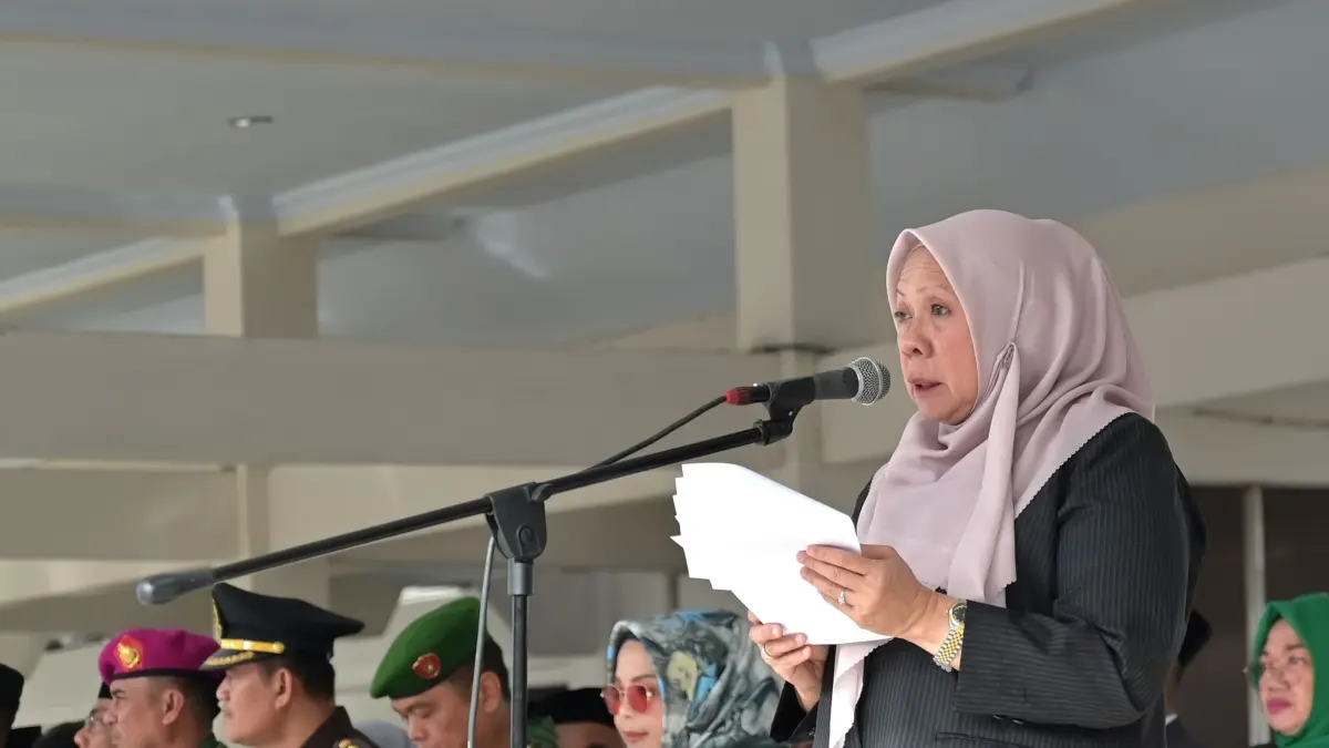 Wagub Reny Lamadjido pimpin upacara Hari Kebangkitan Nasional 2026 di Lapangan Pogombo Kantor Gubernur Sulawesi Tengah. (Ro. Adpim Sulteng)