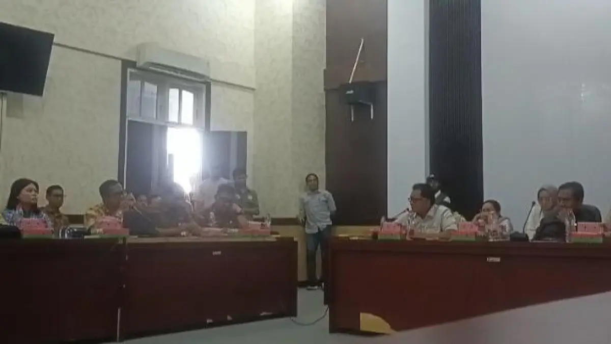RAPAT: RDP lanjutan Komisi III DPRD Kabupaten Banggai terkait pengelolaan dana CSR SKK Migas dan JOB Pertamina-Medco E&P Tomori Sulawesi berlangsung panas, Selasa (19/5/2026).(FOTO: NENDRA PRASETYA/RADAR PALU)