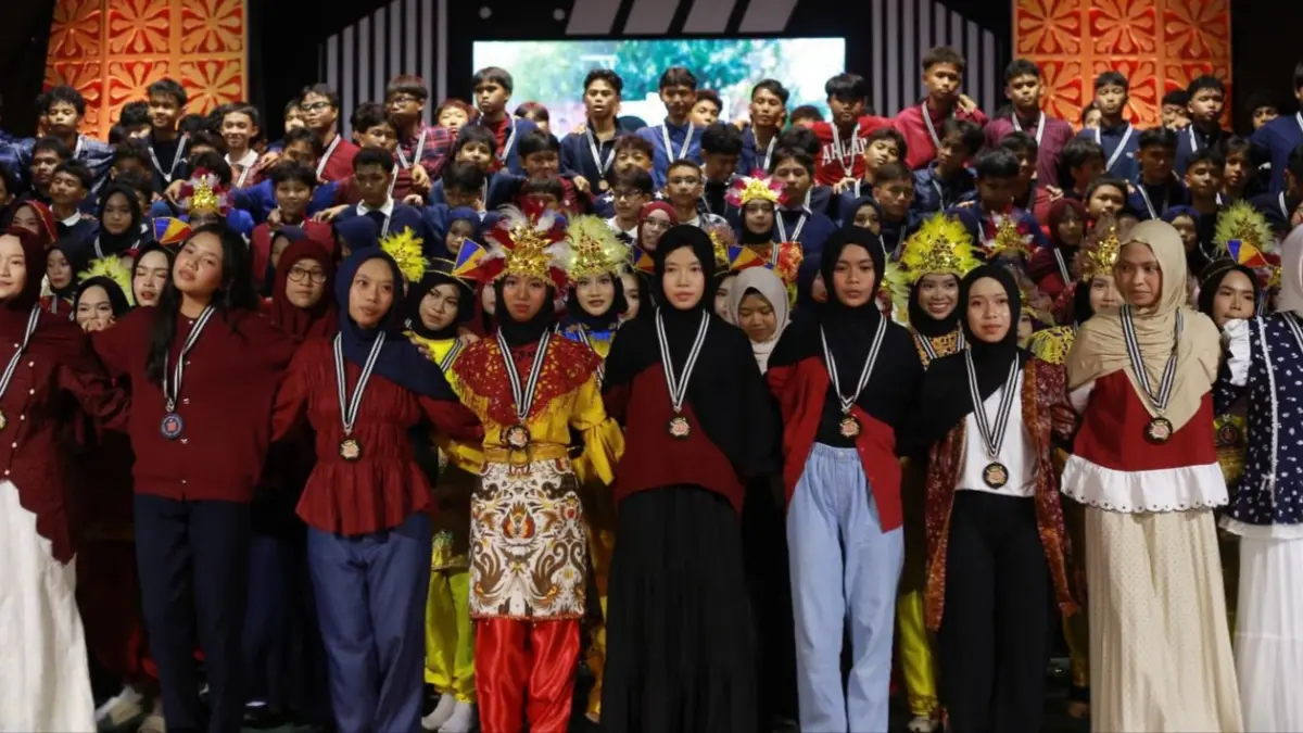 Siswa SMP Al-Azhar Palu tampil dalam malam puncak pentas seni Synera yang digelar mandiri oleh siswa (istimewa)