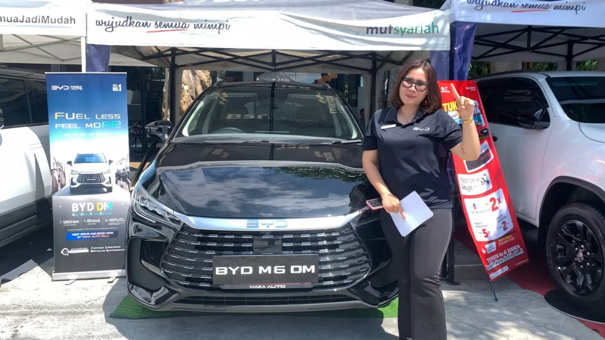  BYD Haka Palu mulai memperkenalkan kendaraan teknologi Dual Mode (DM) yang disematkan pada BYD M6 DM bagi masyarakat.(Rina Abd Halik)