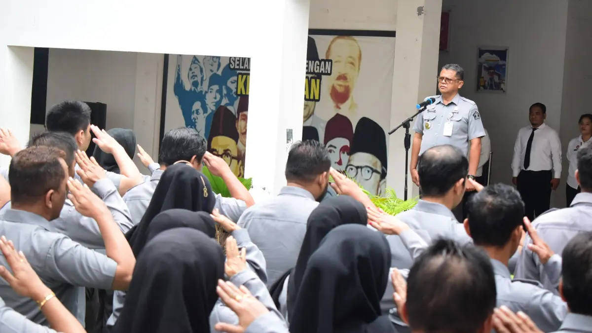 Kanwil Kemenkum Sulteng kembali melaksanakan apel pagi yang dipimpin oleh Kepala Divisi Pelayanan Hukum (Kadiv Yankum), I Putu Dharmayasa.