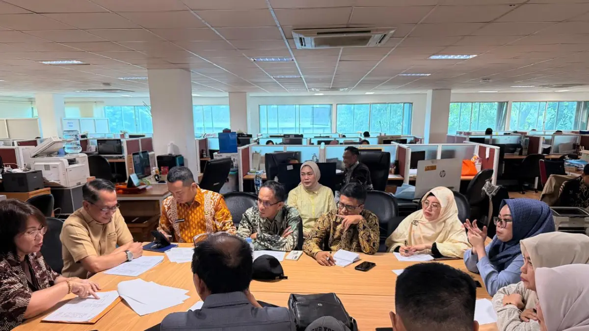KONSULTASI: Waket Banmus DPRD Sulteng, Abd Rahman, bersama anggota saat melakukan konsultasi di Kemendagri, Jakarta.(FOTO: HUMAS DPRD SULTENG/RADAR PALU).