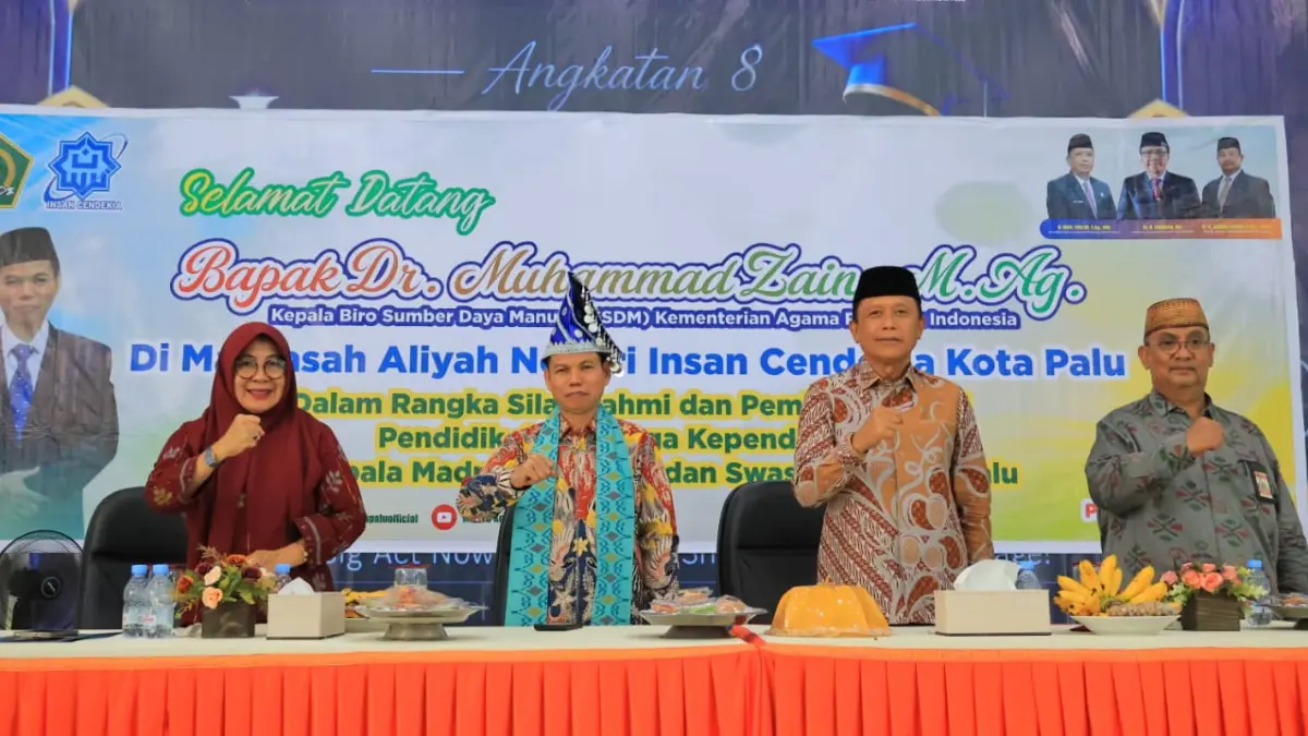 KUNJUNGAN: Saat kunjungan kerja Karo SDM Kemenag, Muhammad Zain, di MAN IC Kota Palu.(FOTO: ISTIMEWA/RADAR PALU).