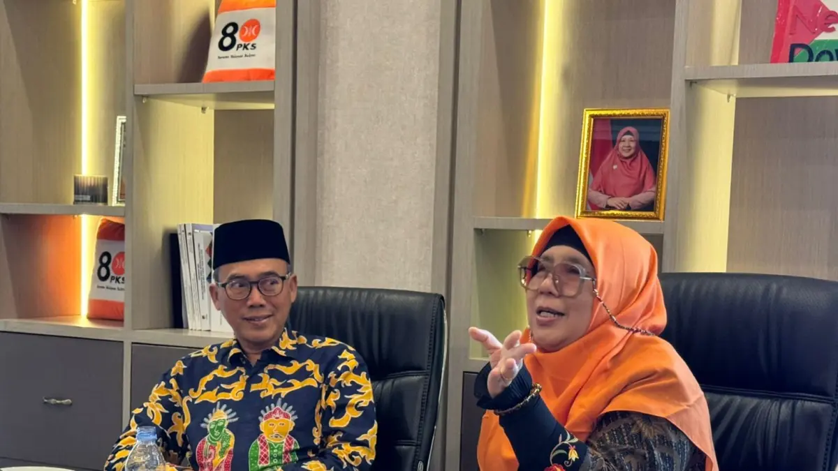 MENCERITAKAN: Ketua Fraksi PKS DPRD Sulteng, Hj Wiwik Jumatul Rofi’ah, menceritakan kondisi daerah penghasil tambang kepada Fraksi PKS DKI Jakarta, Kamis 21 Mei 2026.(FOTO: ISTIMEWA/RADAR PALU)&nbsp;
