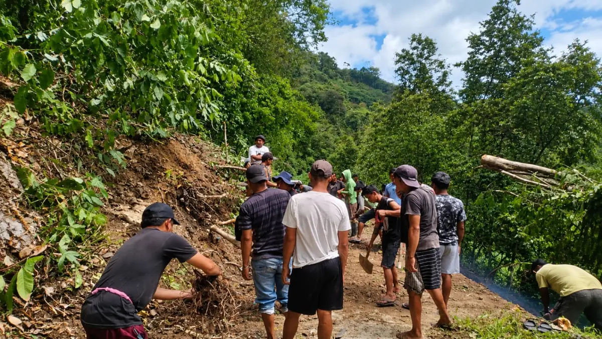 Selain merendam sekitar 50 hektare sawah, bencana juga memicu tanah longsor yang mengganggu akses jalan penghubung Desa Toro dan Sungku. Foto: BPBD Sulteng.