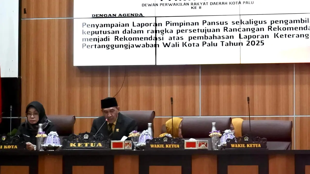 Suasana Rapat Paripurna DPRD Kota Palu yang membahas laporan Panitia Khusus (Pansus) dan rancangan rekomendasi atas LKPJ Wali Kota Palu Tahun 2025, Senin (25/5/2026). (Andika Nur Hikmah/Radar Palu)