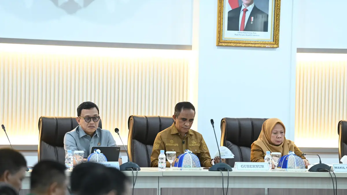 Gubernur Sulawesi Tengah Anwar Hafid menerima Kepala Badan Karantina Indonesia Abdul Kadir Karding saat membahas penguatan ekspor durian dan kelapa di Kantor Gubernur Sulawesi Tengah, Palu.(Ro. Adpim Sulteng)