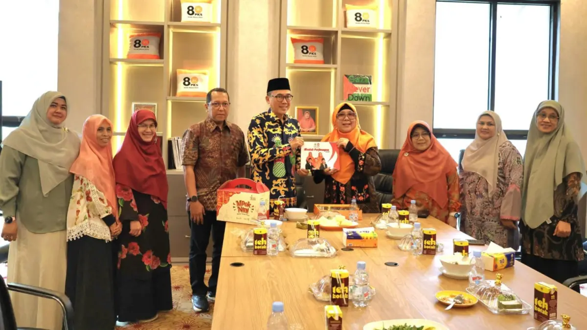 Pertemuan Fraksi PKS DPRD DKI Jakarta dan DPRD Sulawesi Tengah membahas sinergi pelayanan publik di kantor DPRD Sulteng.(Andika Nur Hikmah/Radar Palu)