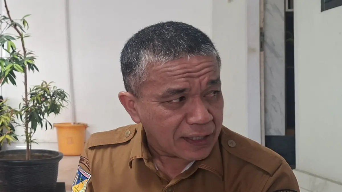 Wali Kota Palu Hadianto Rasyid menjelaskan rencana distribusi hewan kurban Idul Adha 2026 di Rumah Jabatan Wali Kota Palu.(Annisa Tri Yusnida/Radar Palu)