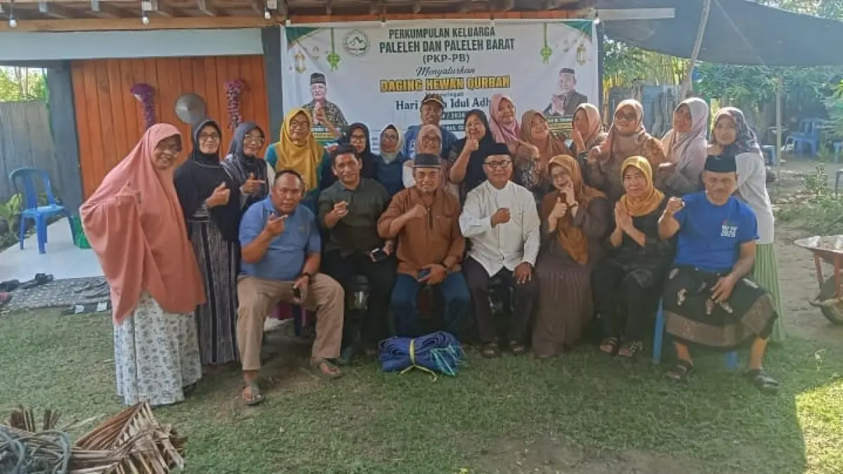BAHAGIA: Tampak PB-IKIB, bersama PW-IKIB, dan empat kekuatan kerukunan di PB-IKIB merayakan hari bahagia, dan berkurban di Idul Adha 1447 Hijriah.(FOTO: ISTIMEWA/RADAR PALU).