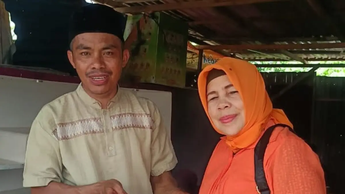 KOMITMEN: Ketua panitia pelaksana, Imran Yusuf, memberi komitmen kepada salah satu sohibul dari kelompok IV FKKBB, Kamis (28/5/2026).(FOTO: ISTIMEWA/RADAR PALU)