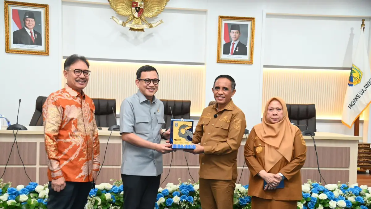 KUNJUNGAN: Ketua Komisi II DPRD Sulteng Yus Mangun (kiri) bersama Gubernur Sulteng H. Anwar Hafid, Wagub dr Rennry Lamadjido, saat bertemu Kepala Badan Karantina Indonesia Abd Kadir Karding.(FOTO: HUMAS DPRD SULTENG/RADAR PALU)