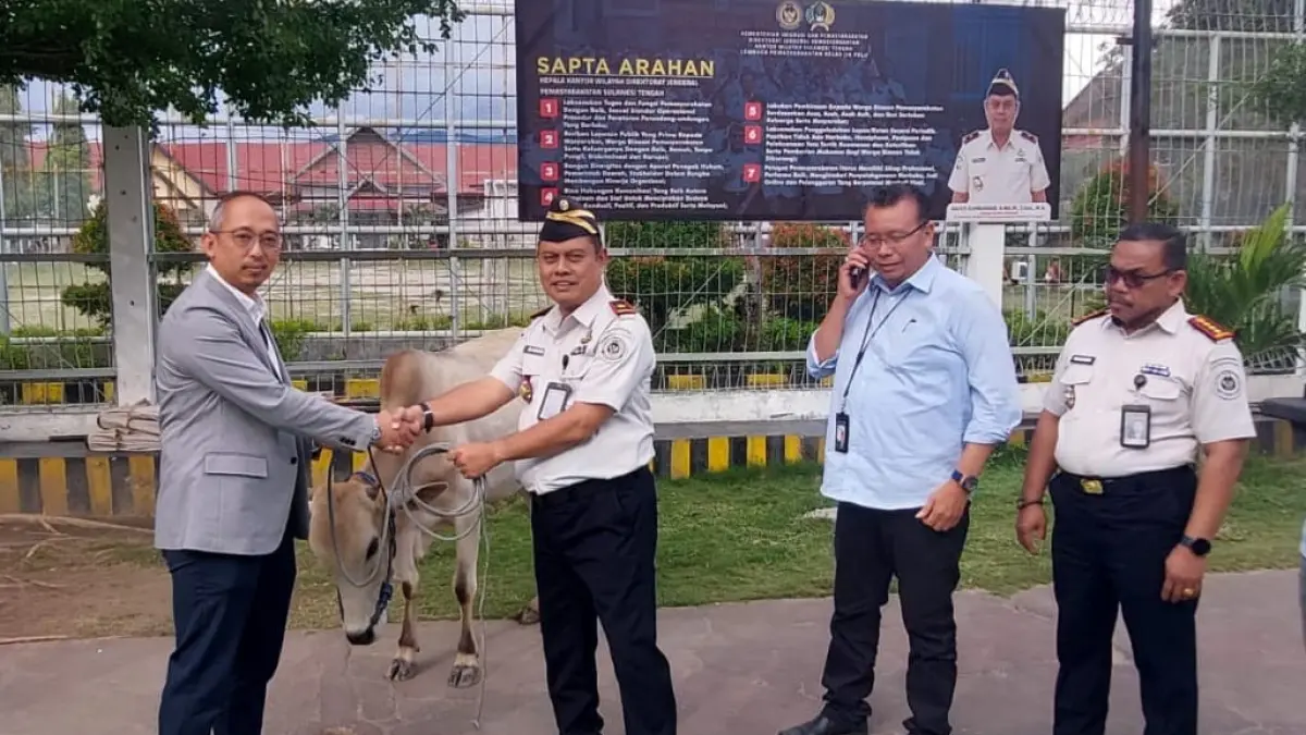 Penyerahan hewan kurban Idul Adha 1447 H oleh BRI di Lapas Palu sebagai bentuk kepedulian sosial sekaligus dukungan terhadap pemberdayaan peternak binaan lokal.