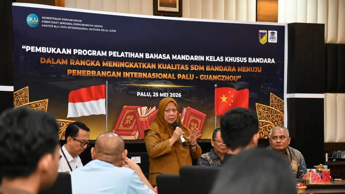 Wakil Gubernur Sulawesi Tengah, Reny Lamadjido, membuka Pelatihan Bahasa Mandarin Khusus Kawasan Bandara Internasional Mutiara SIS Al-Jufri Palu, Senin (25/5/2026). (Ro. Adpim Sulteng)