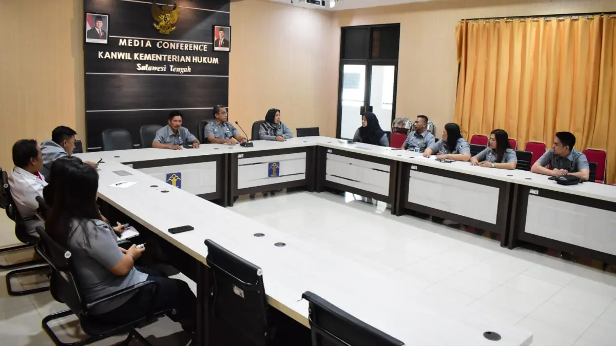 Rapat persiapan audit kinerja program bantuan hukum Tahun Anggaran 2025 di Aula Kebangsaan Kanwil Kemenkum Sulawesi Tengah. (Humas Kemenkum Sulteng)
