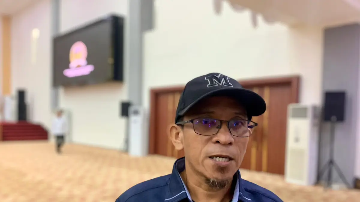 KEBERLANJUTAN: Anggota Komisi I DPRD Sulawesi Tengah sekaligus Ketua Pansus Penyintas Bencana 2018, Mahfud Masuara, menjelaskan hasil kerja pansus kepada media usai membacakan laporan dalam rapat paripurna DPRD Sulawesi Tengah.(FOTO: ANDIKA NUR HIKMAH/RADAR PALU)&nbsp;