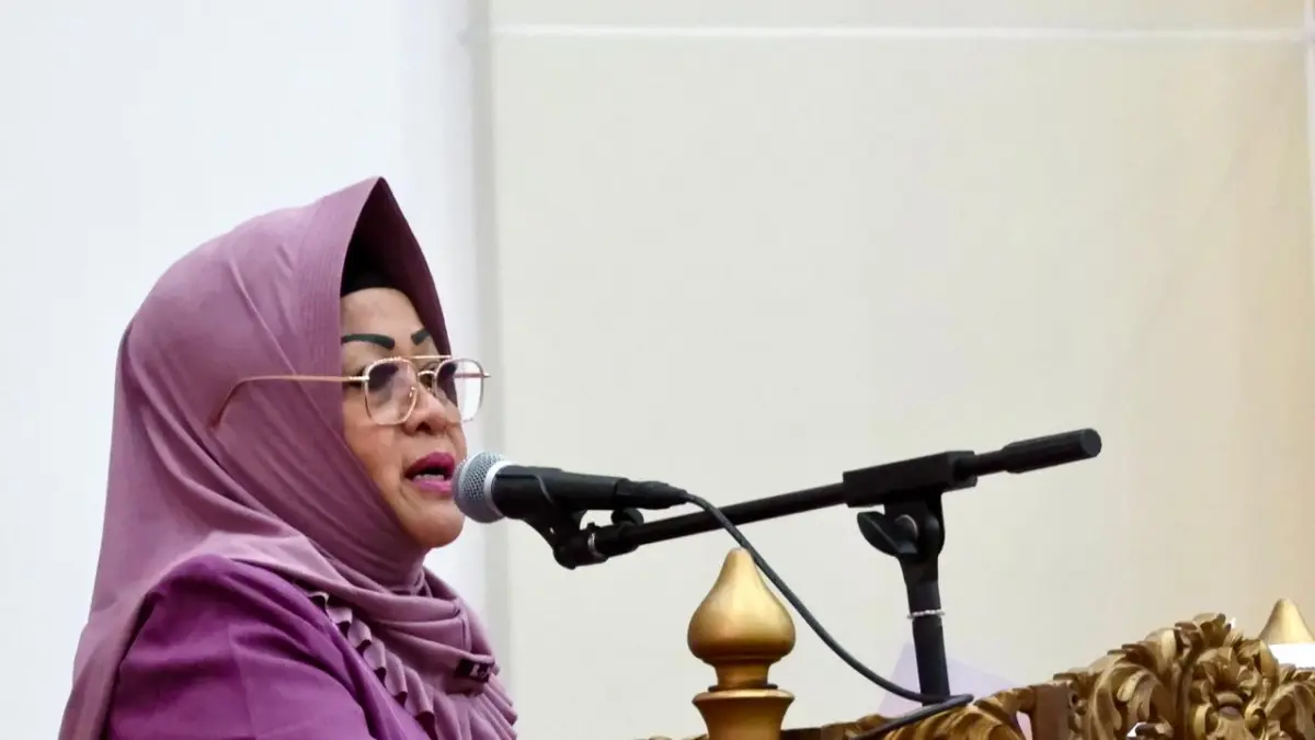 MEMBACAKAN LAPORAN: Ketua Panitia Khusus (Pansus) Reinventarisasi Aset DPRD Provinsi Sulawesi Tengah, Sri Indra Lalusu.(FOTO: ANDIKA NUR HIKMAH/RADAR PALU).