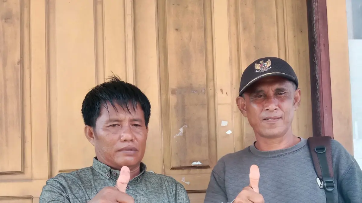 TUAN RUMAH: Ketua panitia pelaksana, Irwan (kanan), saat menerangkan Kabupaten Buol akan menjadi tuan rumah musyawarah anggota BPD se Sulteng.(FOTO: ISTIMEWA/RADAR PALU) 